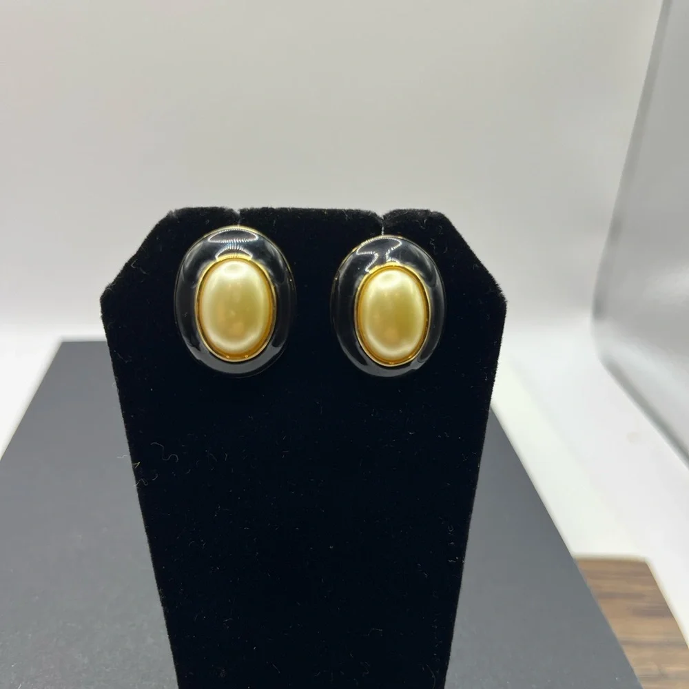 Kenneth Jay Lane Black Resin Earrings with Gold Pearl Centers - Picture 3 of 14